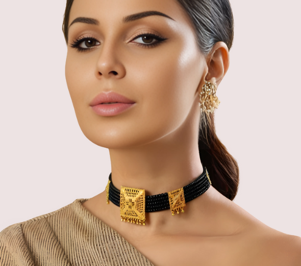 Dropship Black Beaded Necklace with Square Pendant Design
