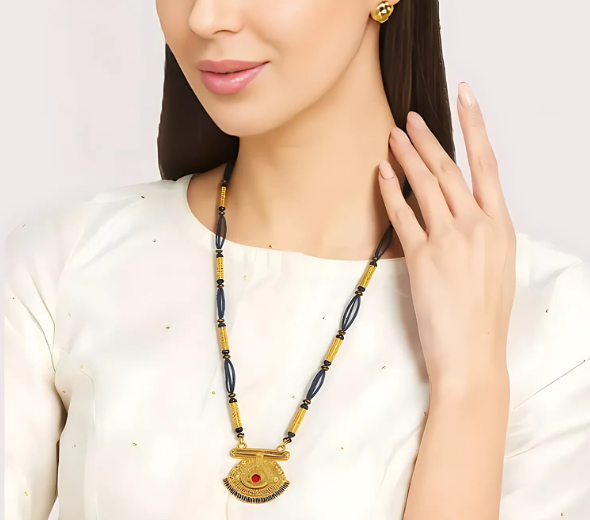 Dropship Elegant Traditional Mangalsutra with Black Beads & Pendant